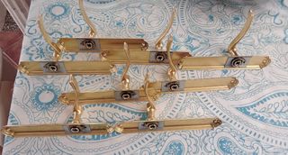 Manillas doradas para puertas