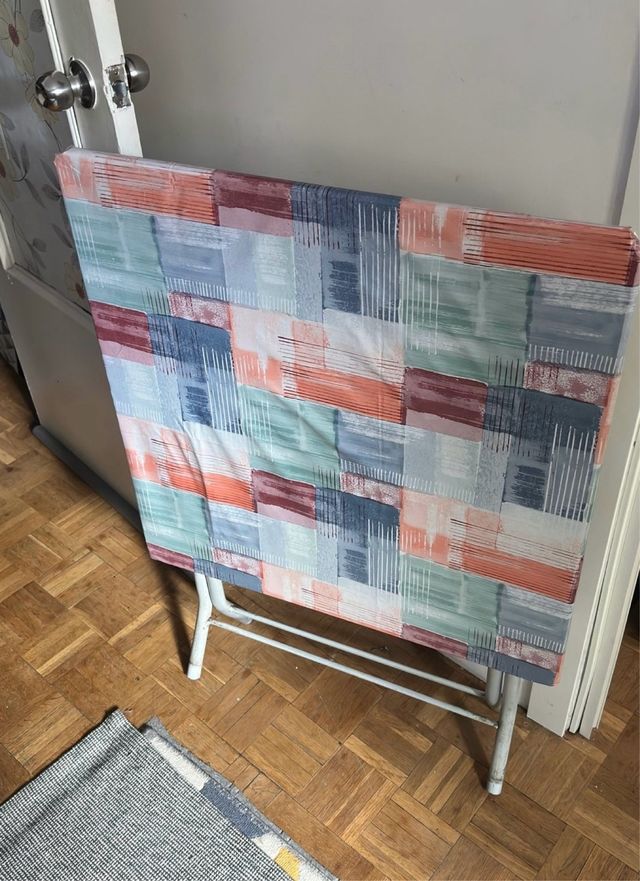 Mesa plegable metal y madera.