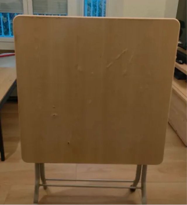 Mesa plegable metal y madera.
