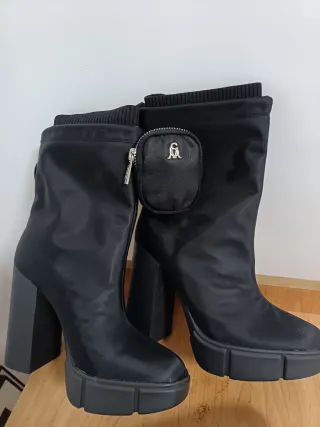 Botas Steve Madden Negras con Bolsito