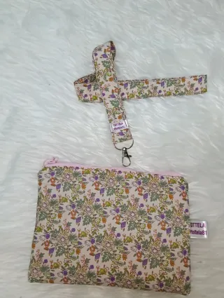 Neceser y cuelgallaves floral