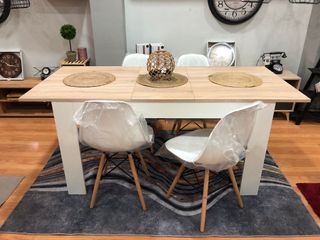 Mesa extensible con 4 sillas