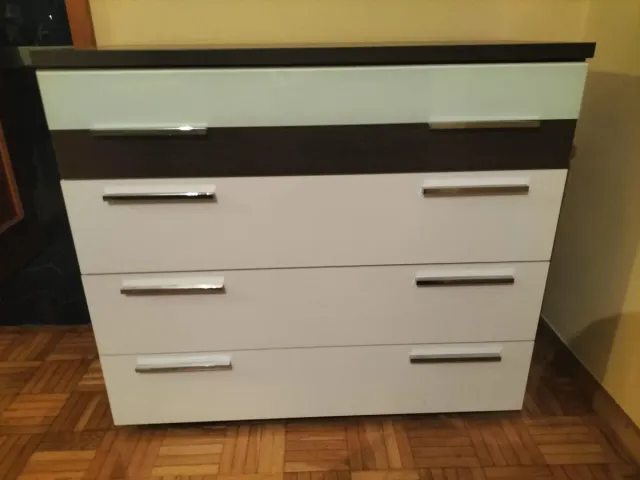 Comò a 3 cassetti in legno con specchio