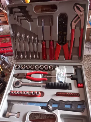 Estuches de herramientas con vasos etc y maletin