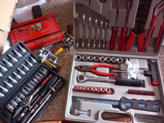 Estuches de herramientas con vasos etc y maletin