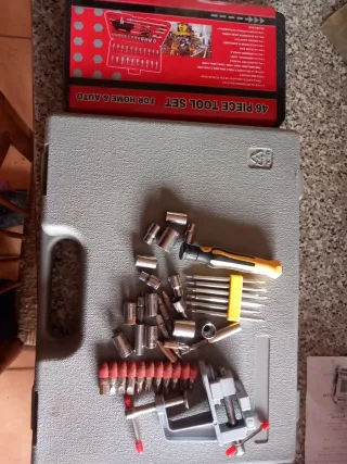 Estuches de herramientas con vasos etc y maletin