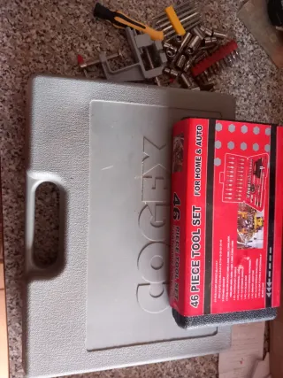 Estuches de herramientas con vasos etc y maletin