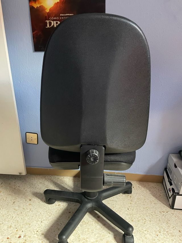 Silla de oficina ergonómica negra