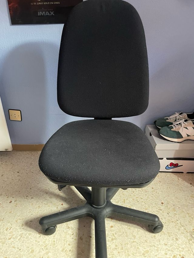 Silla de oficina ergonómica negra