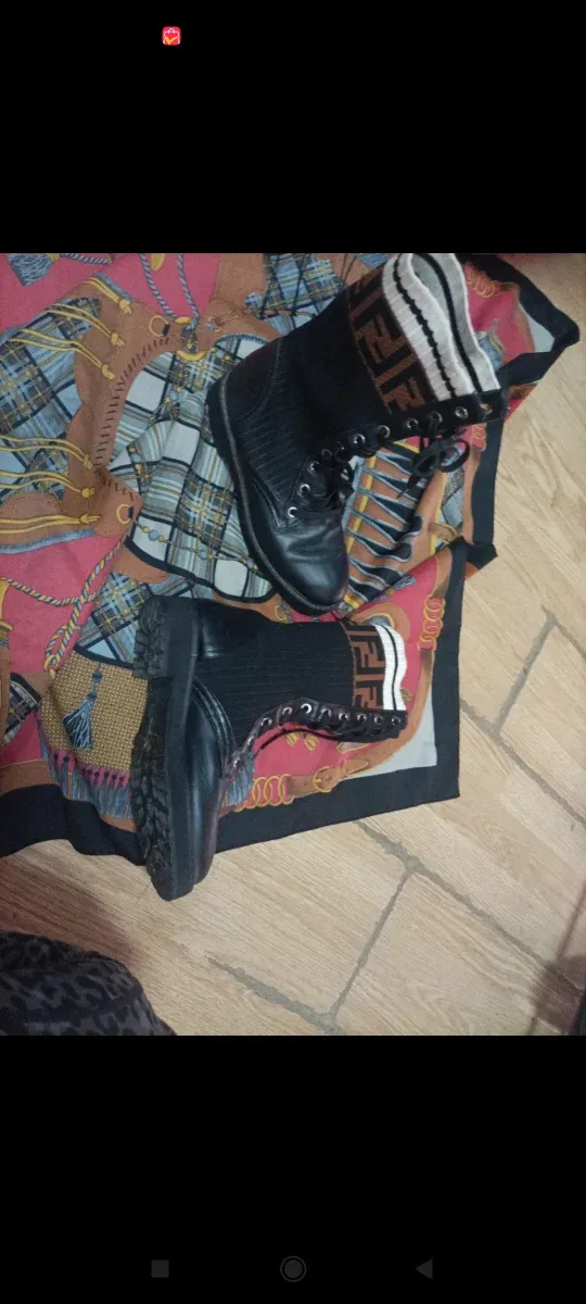 Botas Fendi Negras y Multicolor