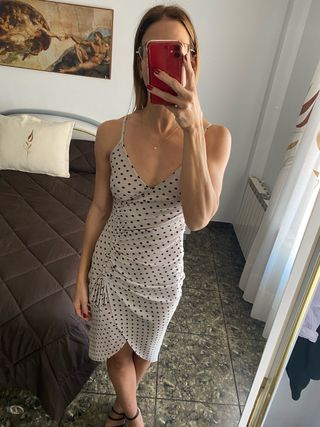 Vestido de lunares blanco y negro