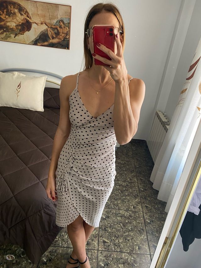 Vestido de lunares blanco y negro
