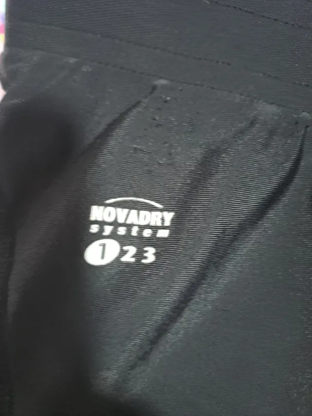 Pantalón deportivo negro