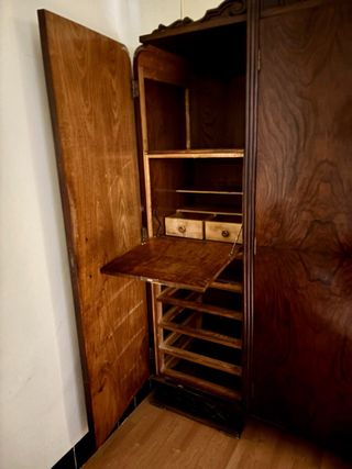 Armadio antico in legno massello (anni '20)