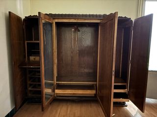 Armadio antico in legno massello (anni '20)
