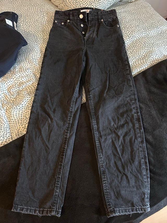 Tejano Slim talla 32 no pitillo. color negro ceniz