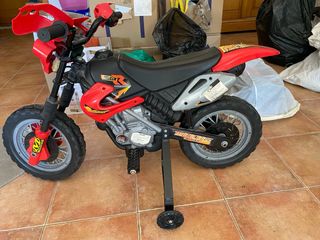 Moto de juguete infantil roja y negra