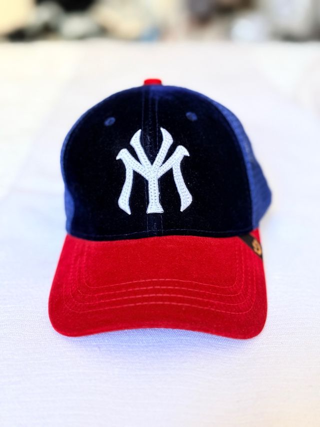 Gorra New York gamuza azul y roja