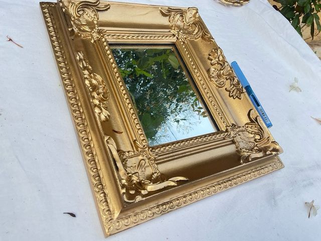 Specchio decorativo dorato
