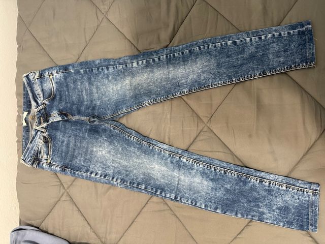 Vaqueros pitillo desgastados