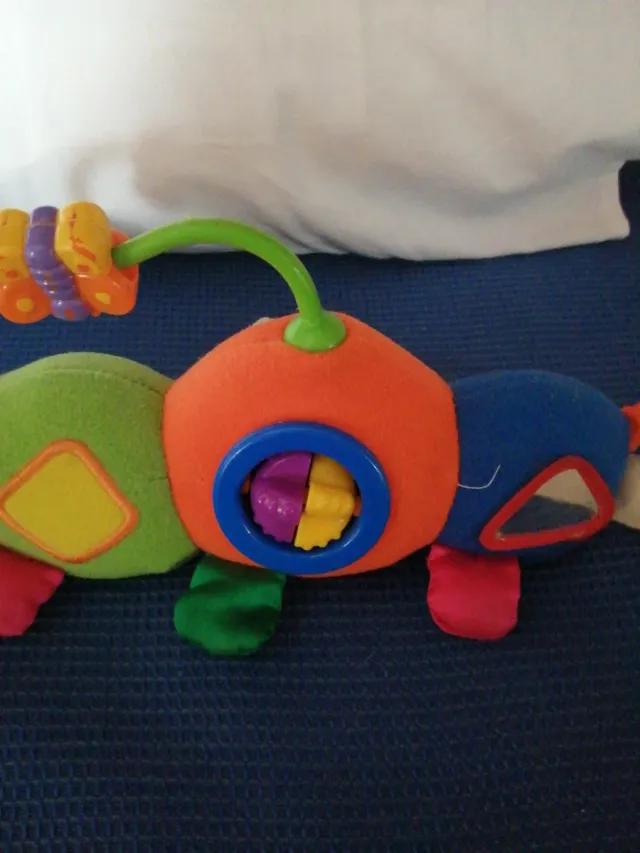 Oruga sensorial para bebé