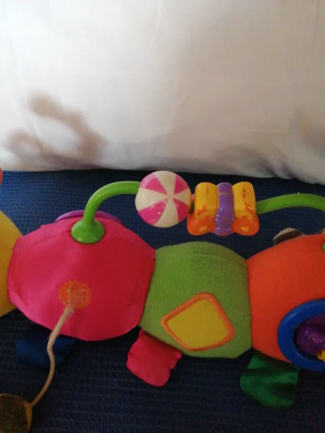 Oruga sensorial para bebé