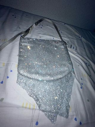 Bolso de fiesta plateado con pedrería