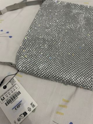 Bolso de fiesta plateado con pedrería