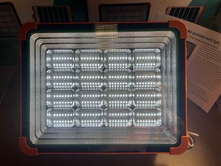 Foco LED Solar Portátil y Power Bank USB