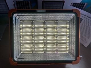 Foco LED Solar Portátil y Power Bank USB