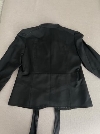 Chaqueta corta negra lazo Massimo Dutti