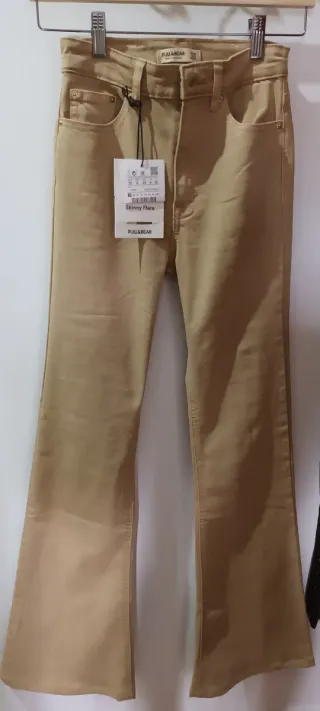 Pantalón Pull&Bear Skinny Flare Beige