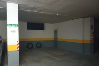 Se alquila plaza parking moto en Zona El Cami