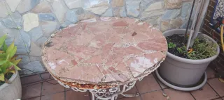 Mesa redonda forja y piedra