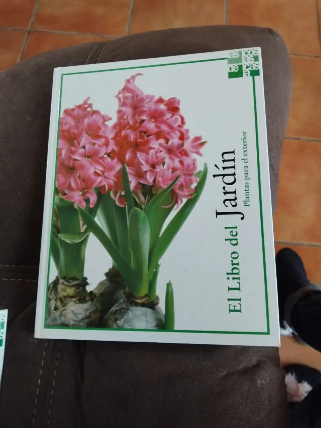EL LIBRO DEL JARDIN y EL LIBRO DE LAS PLANTAS