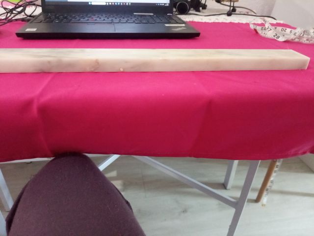 Tira de mármol natural 73 x 6 x 2 cm.