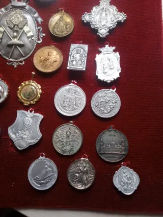Lote de medallas religiosas