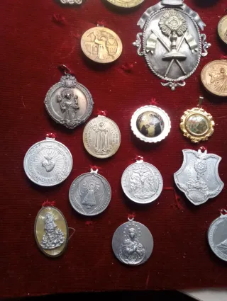 Lote de medallas religiosas