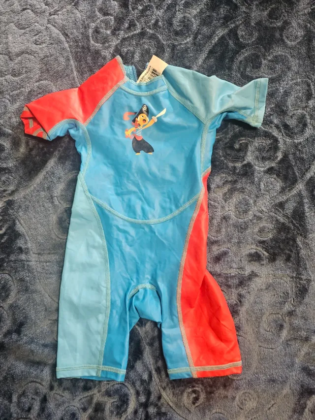 Traje de baño pirata azul y rojo