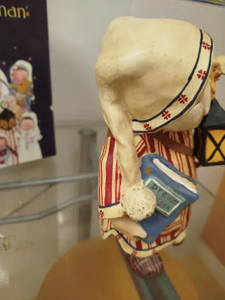 Figura Annekabouke con libro y farol. Con caja.