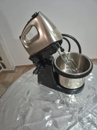 Batidora Unistar con bol y accesorios