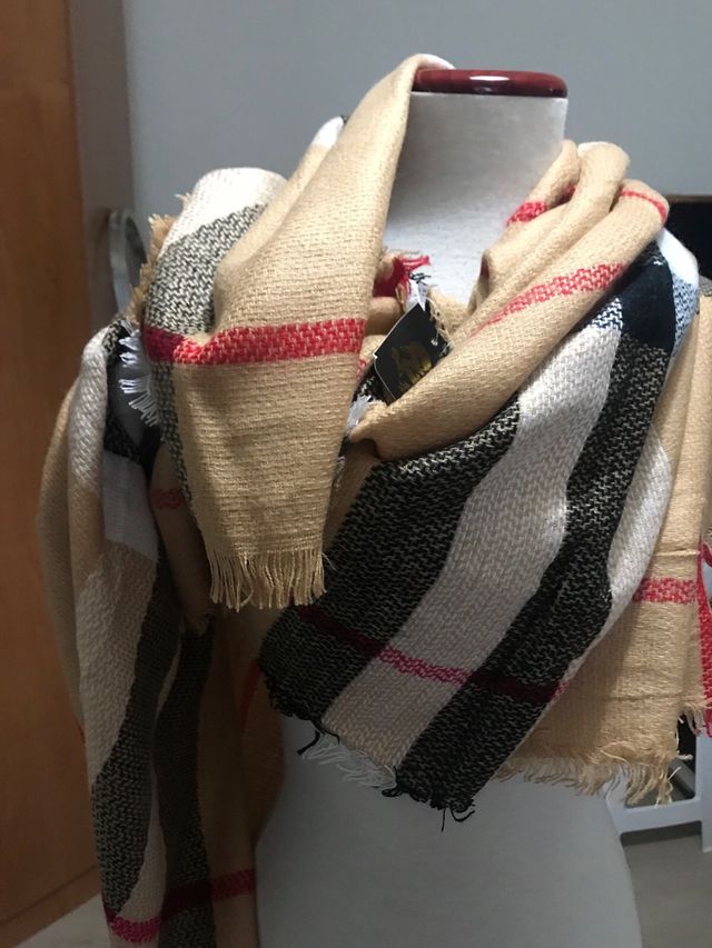 Pañoleta grande  a cuadros sin estrenar