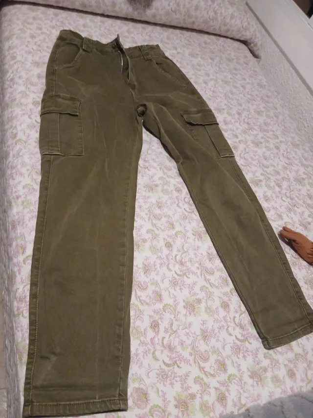 Pantalones cargo elásticos verde oliva