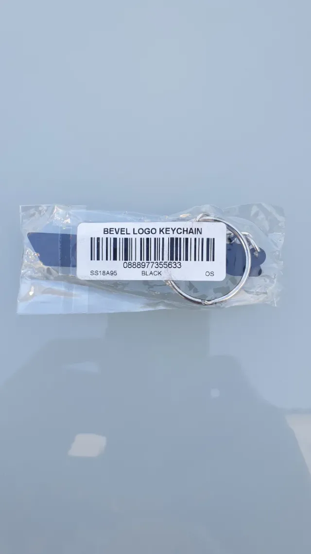 Llavero Supreme Negro Bevel Logo Box