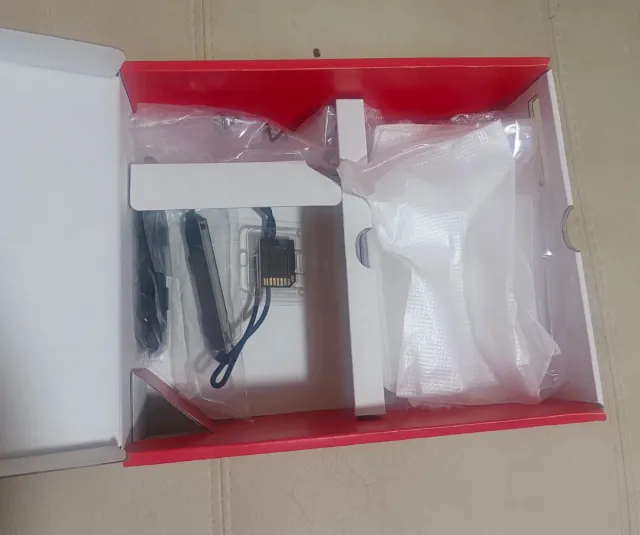 Nintendo Switch Blu e Rosso con due giochi