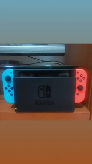 Nintendo Switch Blu e Rosso con due giochi