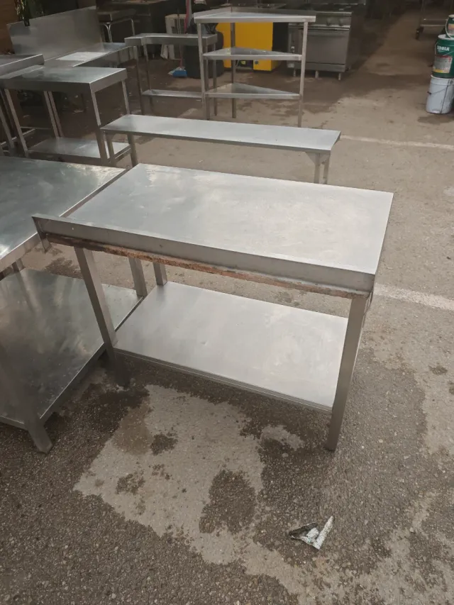 Tavolo in acciaio inossidabile