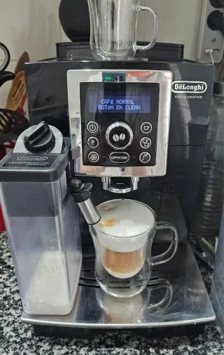 Cafetera DeLonghi Cappuccino Negra