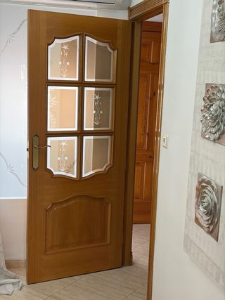 Puerta de comedor de madera