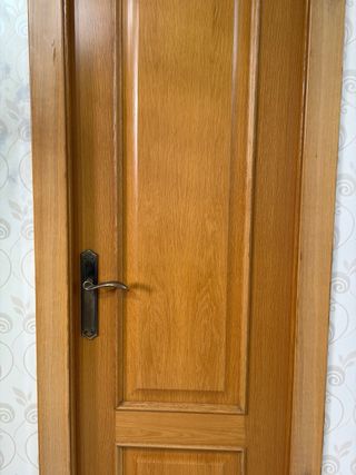 Puerta de comedor de madera